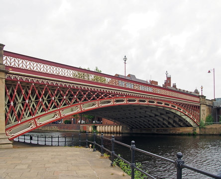 crown point bridge crossing the river aire in leeds a single span fretted cast iron construction opened in 1842 taken from the riverside path