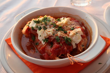 Überbackene Garnelen in Tomatensauce