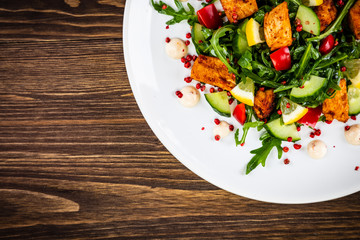 Greek salad with grilled chicken