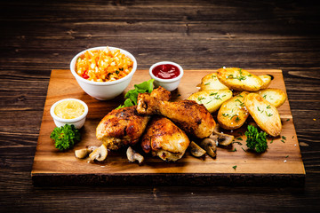 Grilled chicken drumsticks with vegetables