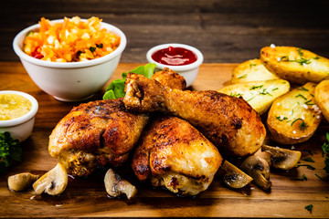 Grilled chicken drumsticks with vegetables