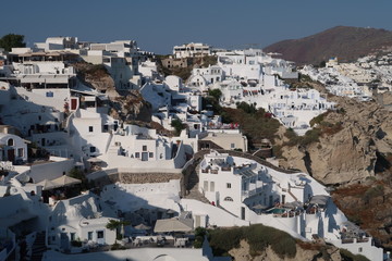 Fototapeta na wymiar Santorini weiße Häuser am Hang der Caldera