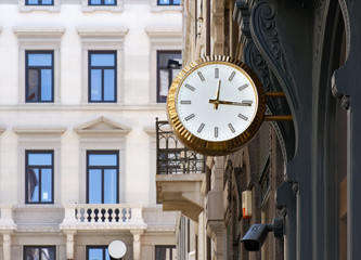 Fototapeta na wymiar Golden Colored Clock in an Urban Context