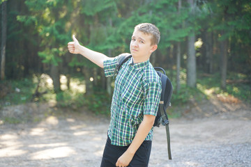 Obraz premium teenager boy lost alone in the countryside and scared in the forest
