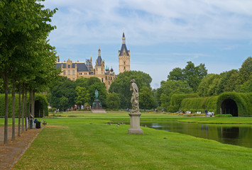Obraz premium Schlossgarten von Schloss Schwerin 