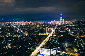 Obraz premium Skyline of taipei city in downtown Taipei, Taiwan.