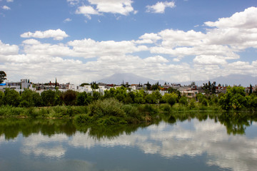 Lago en nubes