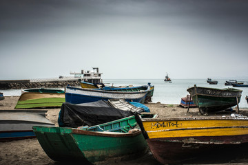 Fototapeta na wymiar Boats on the beach Chorrillos Peú