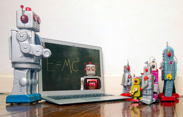robot presentation  with laptop