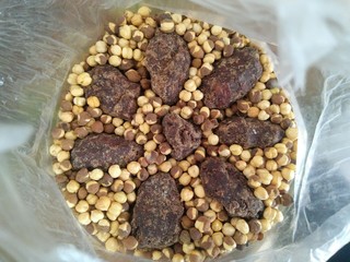 Roasted Gram with Jaggery