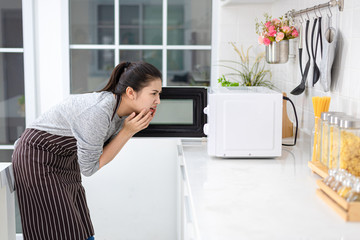 Women shock, cooking from the microwave,