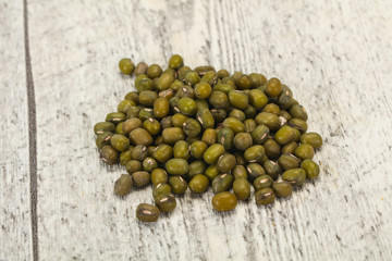 Dry raw beans mung for cooking