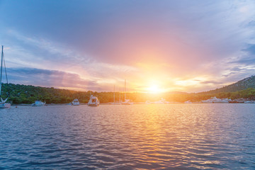 Obraz na płótnie Canvas calm bay at evening with moored yachts