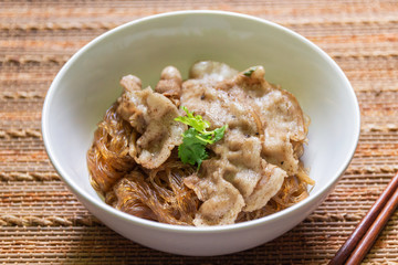 Pork belly slice potted with vermicelli; dipping black vinegar sauce or spicy seafood sauce. Main Ingredient is glass noodle, coriander roots, pepper, garlic, ginger and pork or shrimp as you like it.