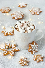 Mug filled with hot chocolate, marshmallows and gingerbread cookies
