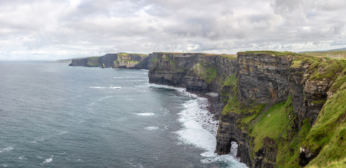Fototapeta na wymiar Panorama picture of the Cliffs of Moher at the west coast of Ireland
