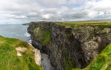 Fototapeta na wymiar View over cliff line of the Cliffs of Moher in Ireland