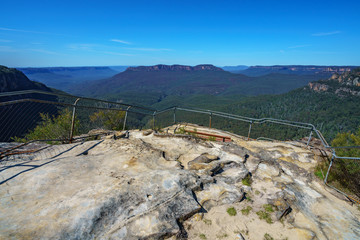 hiking to elysian rock lookout, blue mountains, australia 11