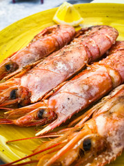 fresh grilled shrimps with lemon juice and olive oil