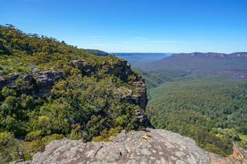 Fototapeta na wymiar hiking the prince henry cliff walk, blue mountains, australia 18