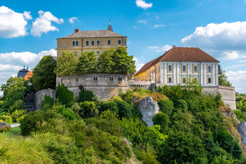 Fototapeta na wymiar Der Burgberg mit mittelalterlichen Gebäuden von Veszprem, einer Stadt in der Nähe des Balaton, Ungarn