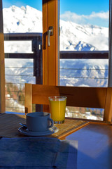 Fototapeta na wymiar Breakfast in the Alps