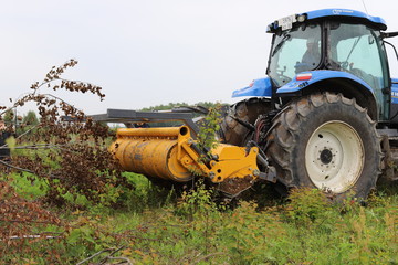tractor new holland mulcher mericrusher