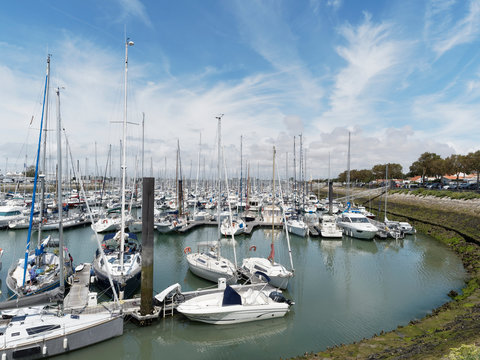 La Rochelle en Charente-Maritime. Port les Minimes. Bassin Lazaret, le Bout blanc