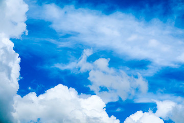 Naklejka premium blur white heap cloud sunshine in summer blue sky soft cloud