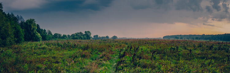 Obraz premium Cloudy sky in autumn morning