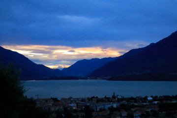 Morgenstimmung, Sonnenaufgang über Gravedona am Comer See