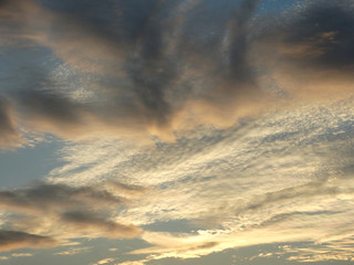 abendlicher Wolkenhimmel