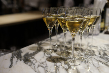 おしゃれなワイングラスのイメージ