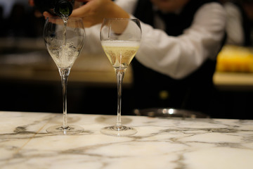 おしゃれなワイングラスのイメージ