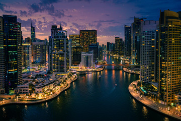 Marina de Dubaï au crépuscule