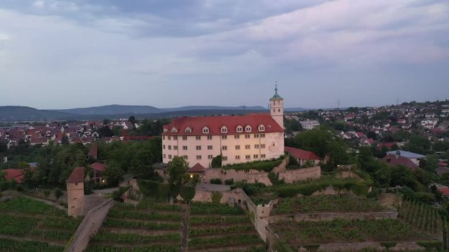 Vaihingen Enz - Schloss Kaltenstein in den Weinbergen
