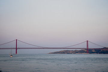 Ponte 25 de Abril