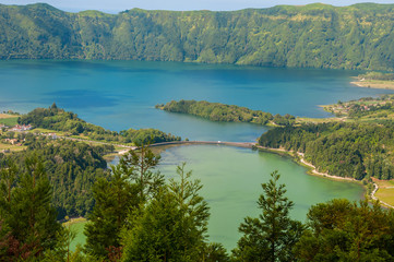 Fototapeta na wymiar Lagoa das Sete Cidades is located on the island of São Miguel, Azores and is characterized by the double coloration of its waters, in green and blue.