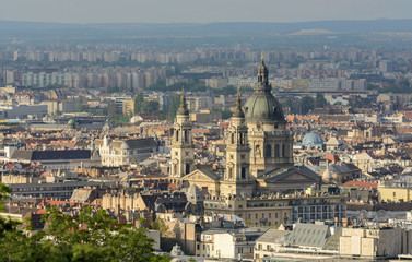 Fototapeta na wymiar The bridges and the most beautiful buildings of Budapest from Gellert Mountain