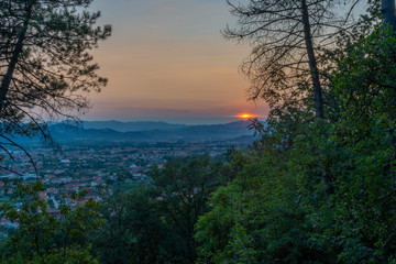 Fototapeta na wymiar a colourful sunset in Tuscany in Italy