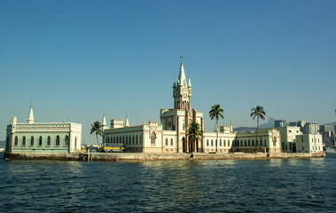 Fototapeta na wymiar Iconic palace over the sea