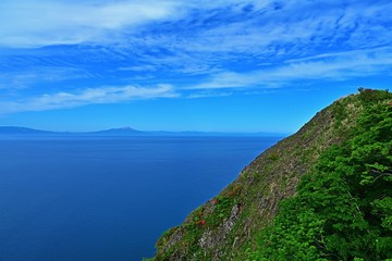 室蘭地球岬で見た断崖絶壁と内浦湾越しに見る絶景