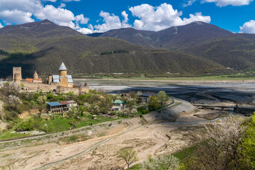 Naklejka premium View of Ananuri Castle and Aragvi River