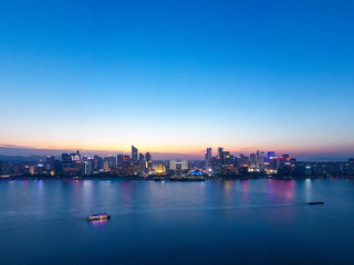 Obraz premium hangzhou cityscape at sunset
