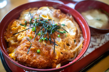 カツ丼　日本の食べ物