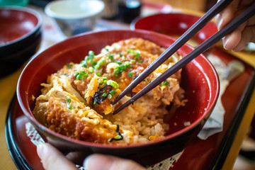 カツ丼　日本の食べ物