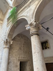 arch of constantine in rome italy