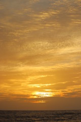 Obraz premium Sun set on a sea with orange sky