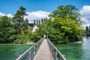 Fototapeta premium Holzbrücke über den Rhein zur Klosterinsel Werd