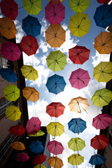 Fototapeta na wymiar Ciel de parapluies